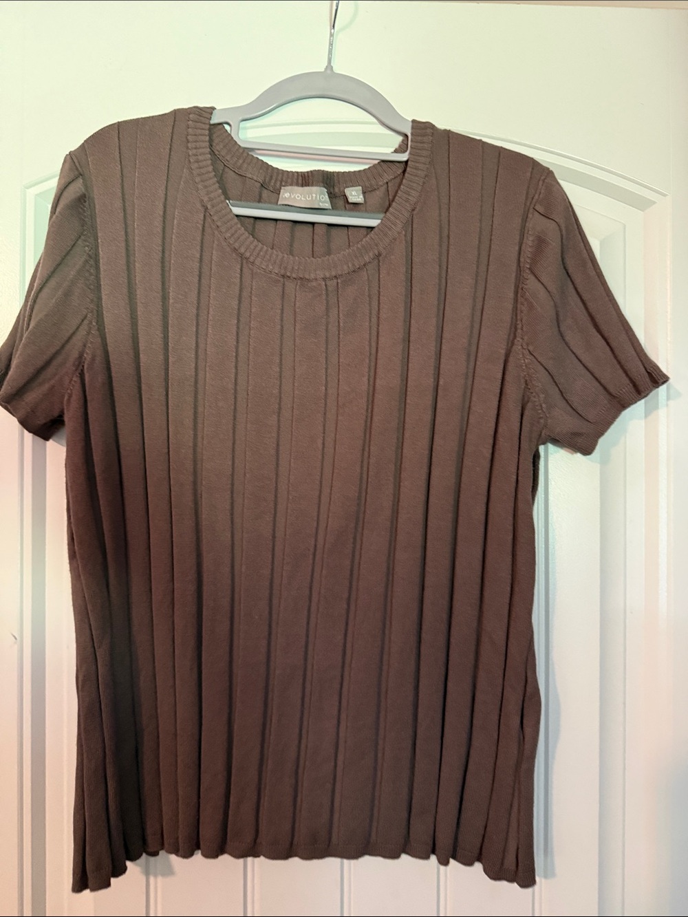Short Sleeve Ribbed Knit Tee in Brown by Revolution